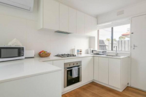 Quiet & Private with city access and free wifi, Melbourne